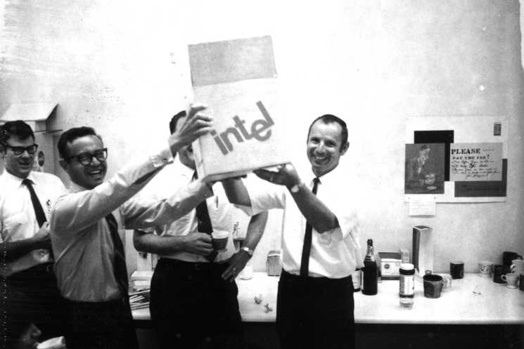 launch of intel's first logo